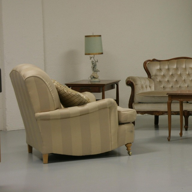 Tidy modern living room